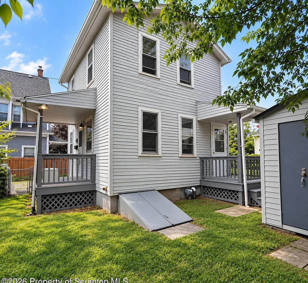 3 bed, 1.5 bath, 1144 sqft, $1,450 — Photo 2