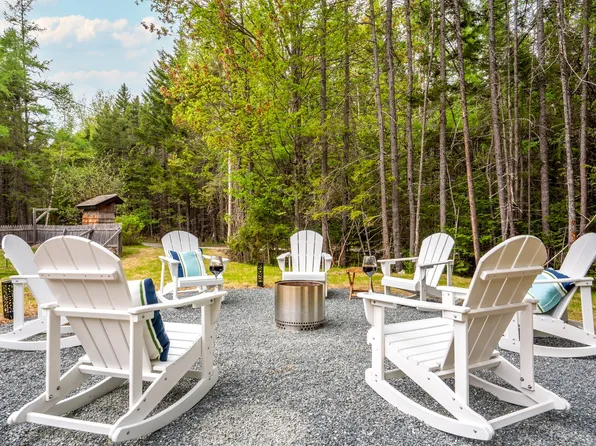 8 Jodys Acre Rd, Southwest Harbor, ME 04679