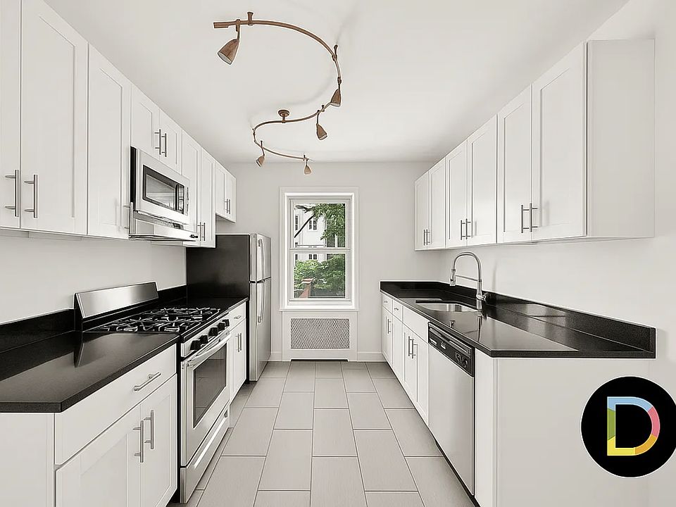 2nd image of 209 E 60th St #B1
