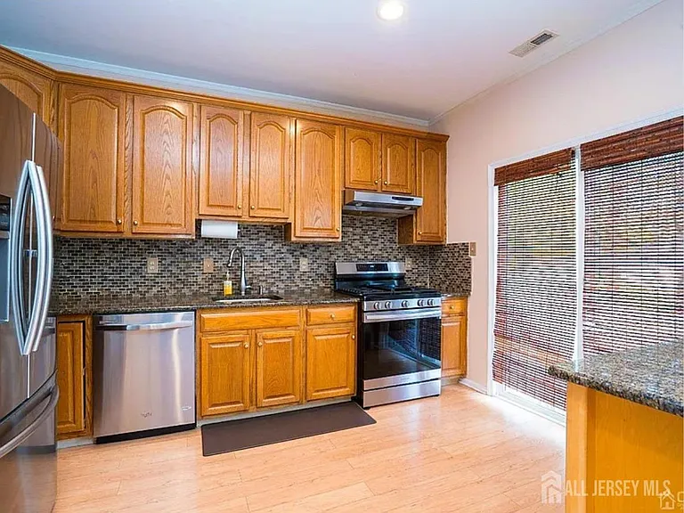 704 Dahlia Cir — Photo 12