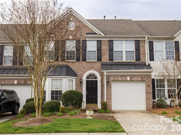 415 Foilage Ct, Lake Wylie, SC 29710