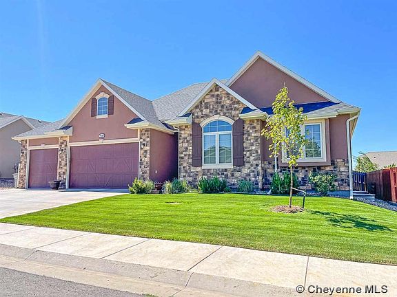 2nd image of 4021 Bobolink Ln
