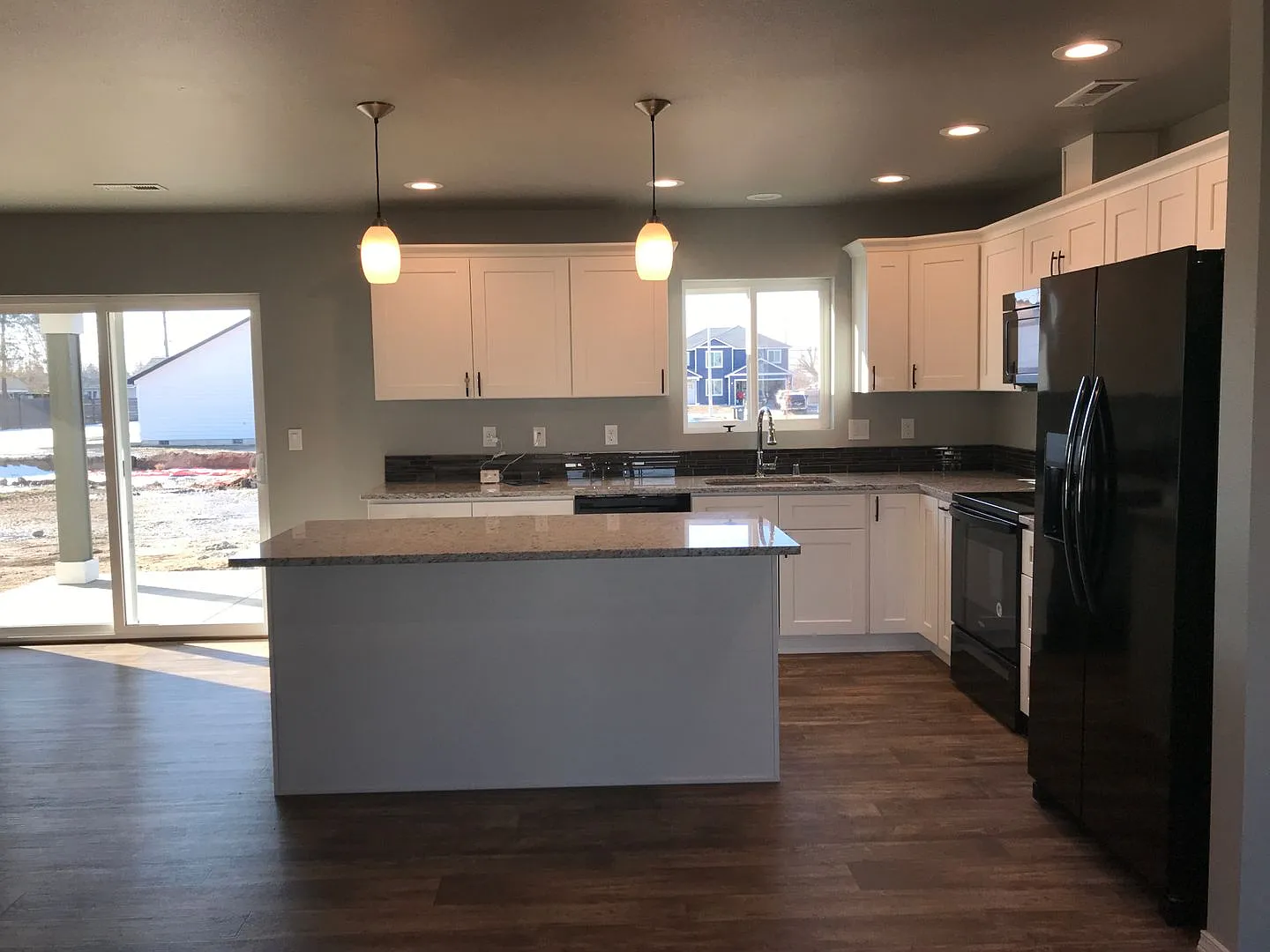 2 Story Home! 4 Beds, 2.5 Bath! — Photo 4