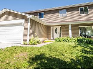 6647 Wheatfield St, Woodridge, IL 60517