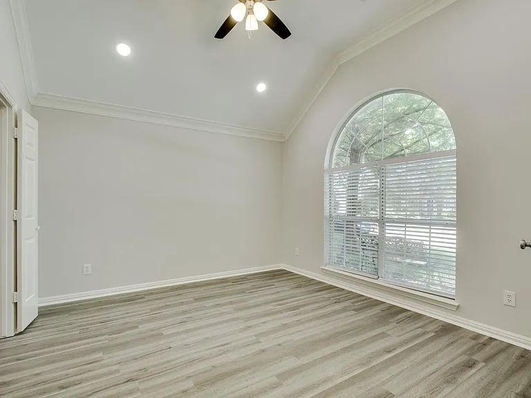 409 Lancashire Dr — Photo 6