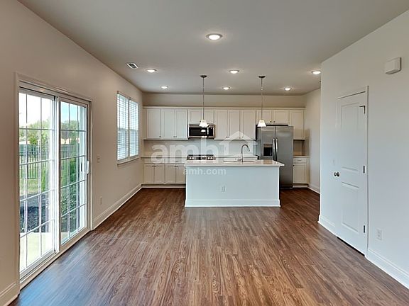 5th image of 1014 Castor Dr