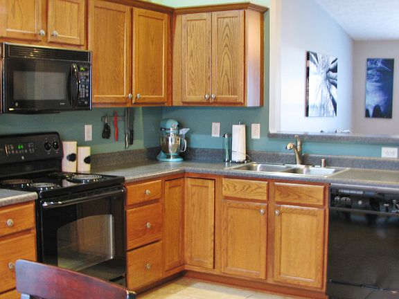 5th image of 325 Camden Cir