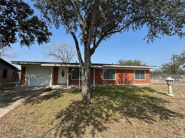 1005 Loma St, Alice, TX 78332