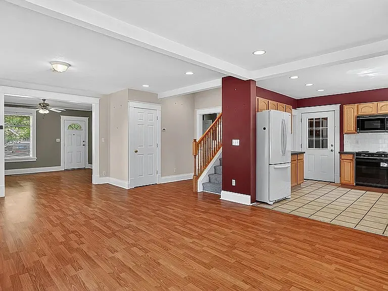 1127 W Fairview Ave — Photo 4