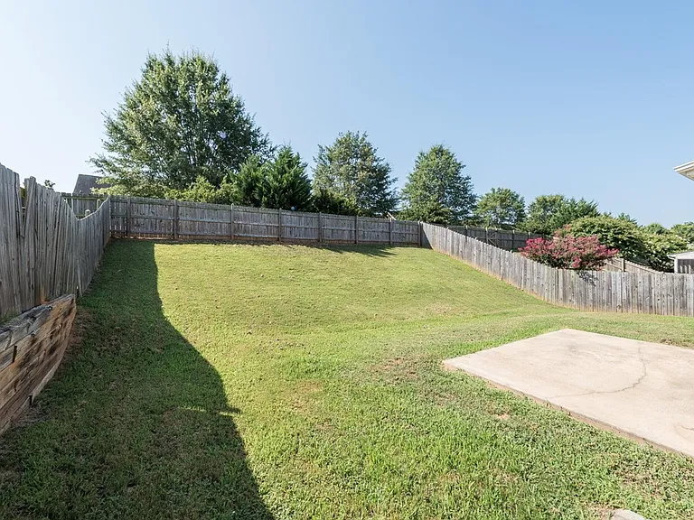 104 Hutson Ln — Photo 10