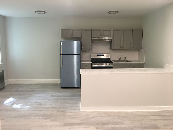 4th image of 320 Rochelle Ave APT 2