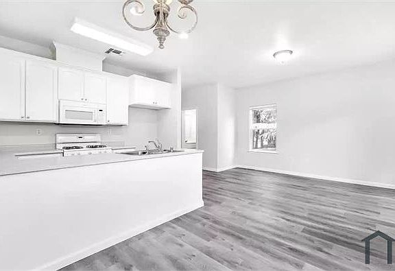 2nd image of 1009 Sibley St #A