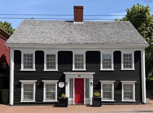 89 York St, Lunenburg, NS B0J2C0