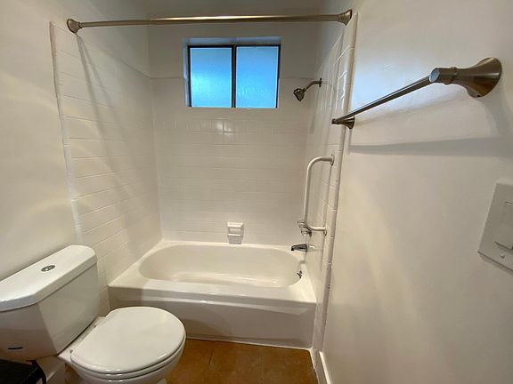 4th image of 1543 N Bronson Ave #216