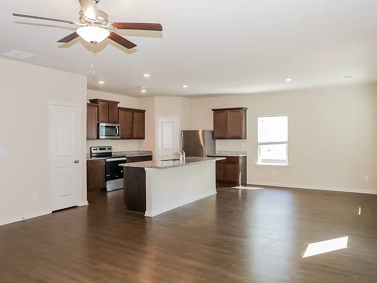 732 Fitzroy Dr — Photo 3