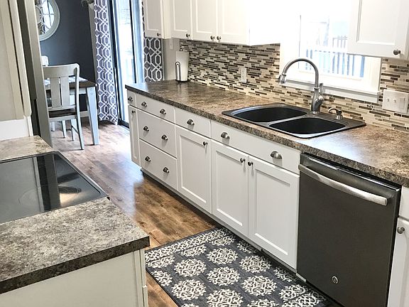 Updated Kitchen and flooring