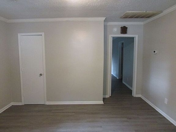 3rd image of 410 Dingle St