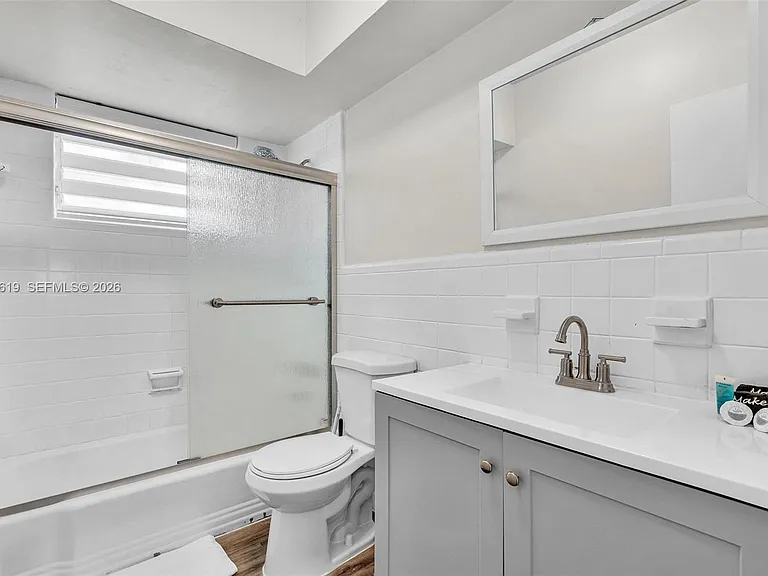 10002 E Bay Harbor Dr #7 — Photo 17