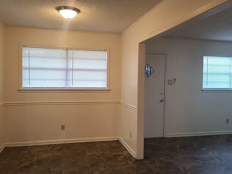 6115 Parker St — Photo 5