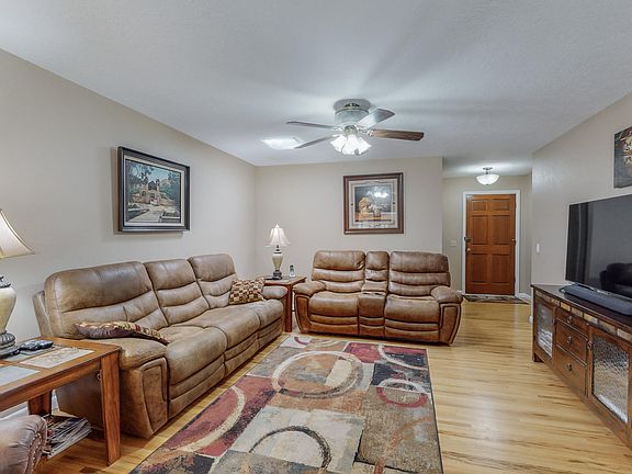3rd image of 6605 Ponderosa Ave NE