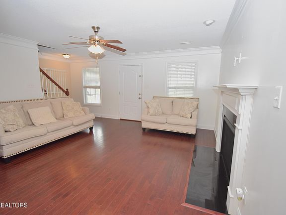 4th image of 1740 Point Wood Dr