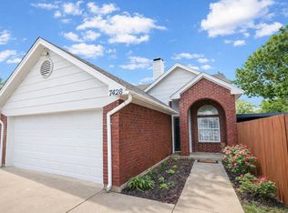 7428 Arbor Hill Dr, Fort Worth, TX 76120