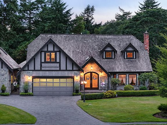 3rd image of 2773 Arbutus Rd