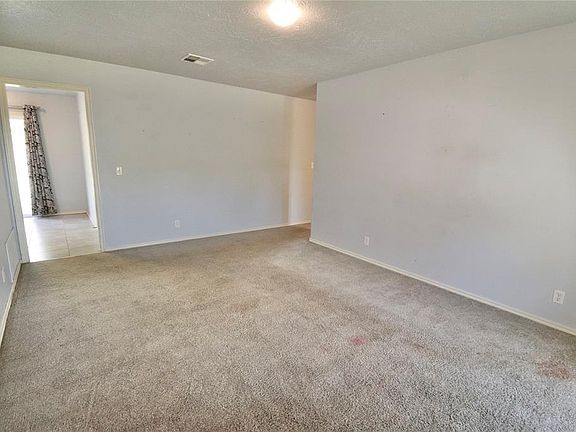 4th image of 1345 Columbia Cir