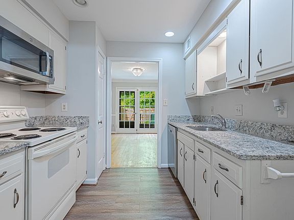 4th image of 2046 Hopewood Dr