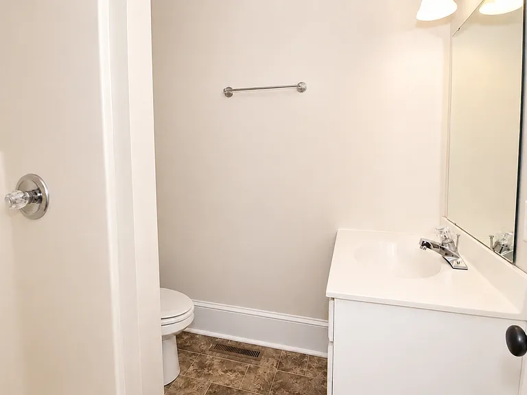 506 S Main St — Photo 17