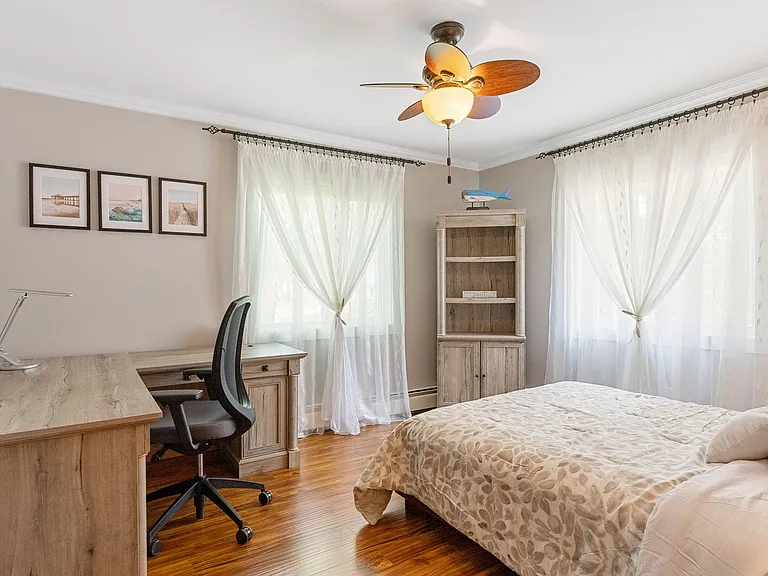 Laurene Dr — Photo 15