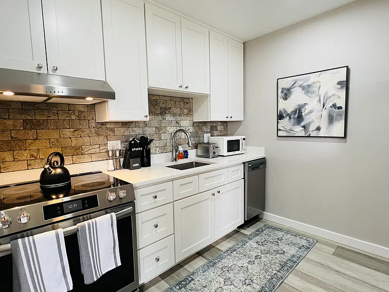 819 E Lee St #8 — Photo 9