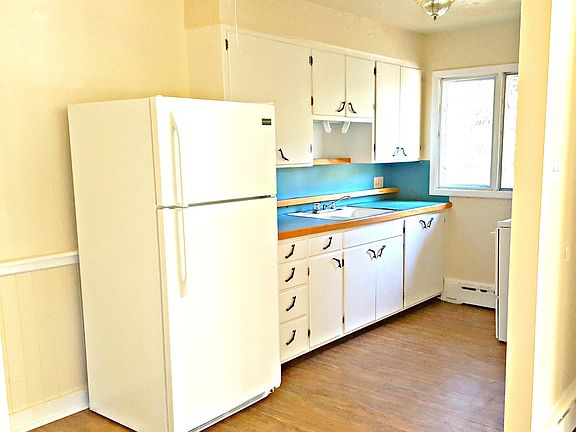 3rd image of 206 Laurel St #101