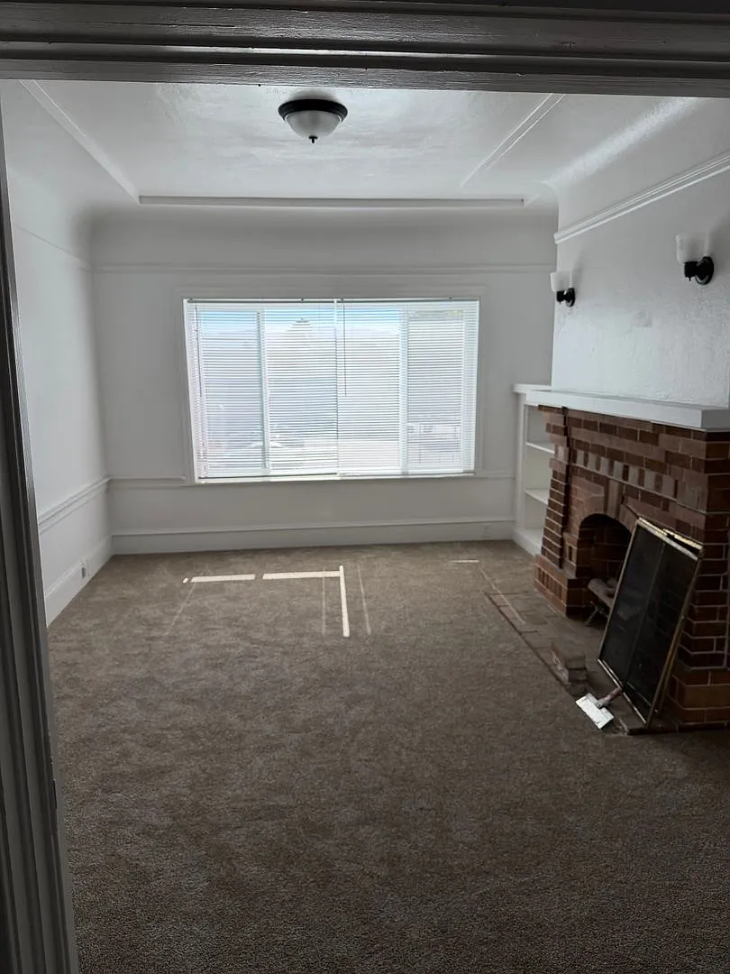 14 — Photo 2