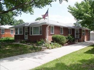 910 S 39th St, Lincoln, NE 68510