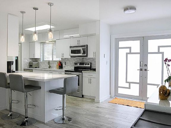 2nd image of 6470 Franklin Street