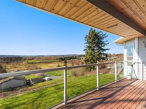 Expansive Salt Water, Olympic Mountain and Snohomish River Views.