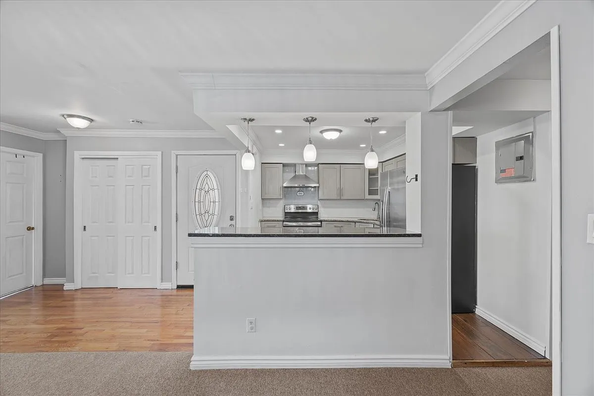 Building Photo - 56-25 226th St #3
