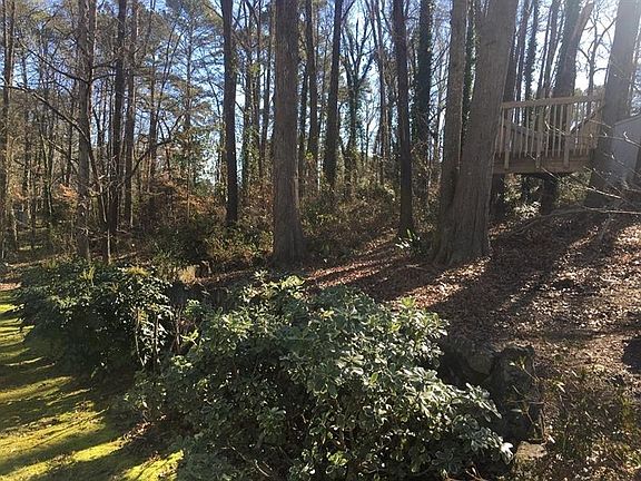 4th image of 3320 N Creekview Dr