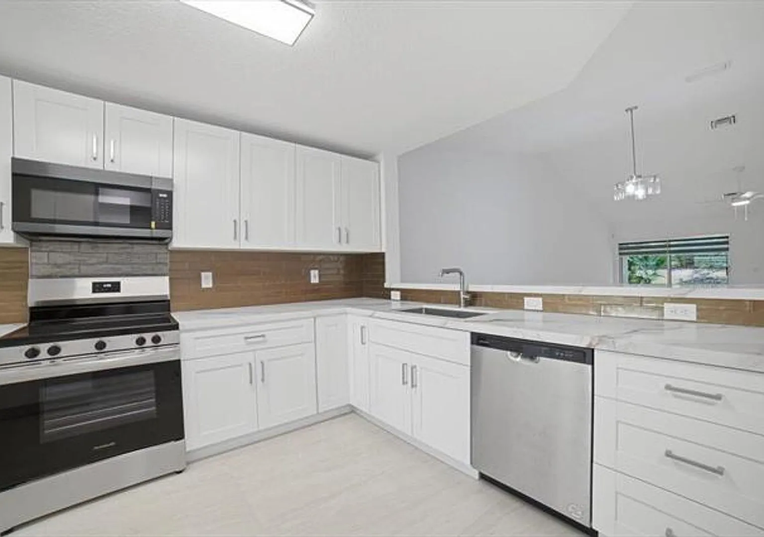 4112 Pine Ridge Ln # 4112, Weston, FL 33331 — Photo 1