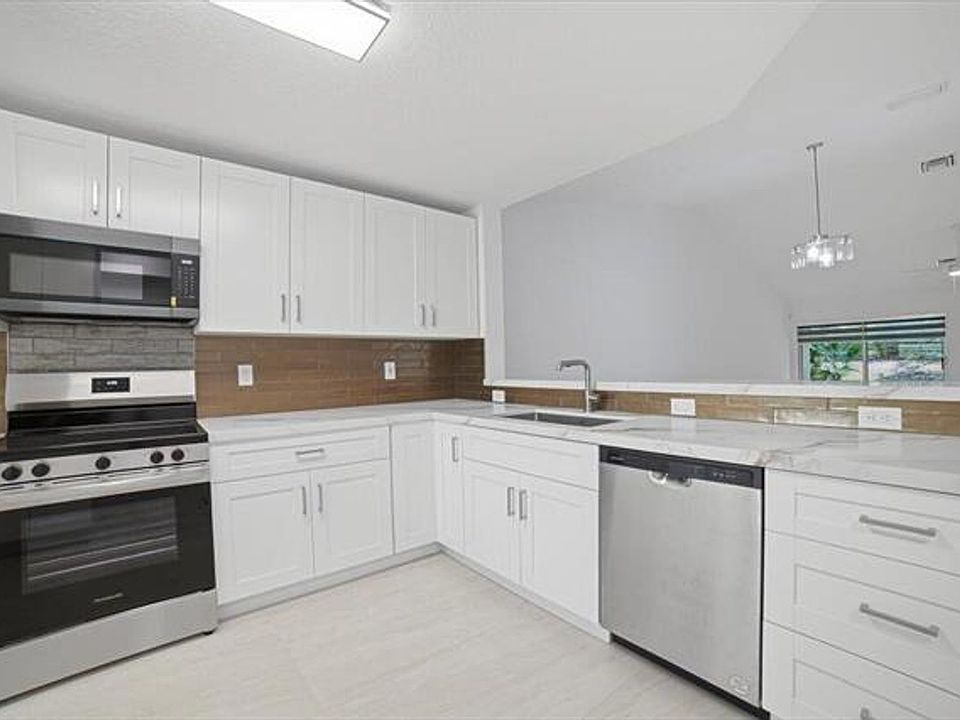 1st image of 4112 Pine Ridge Ln #4112