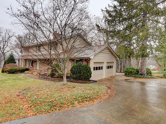 2nd image of 2931 Walkup Dr