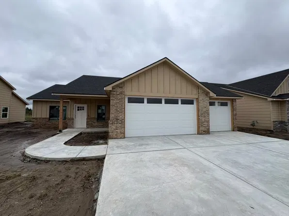 5903 Plumthicket St, Wichita, KS 67226