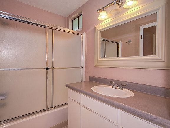 5th image of 300 Locust Dr APT 7