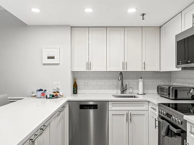 145 Pinckney St #323 — Photo 6
