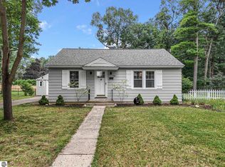 548 Cromwell Dr, Traverse City, MI 49686