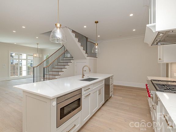 4th image of 2926 Sharon View Rd #A