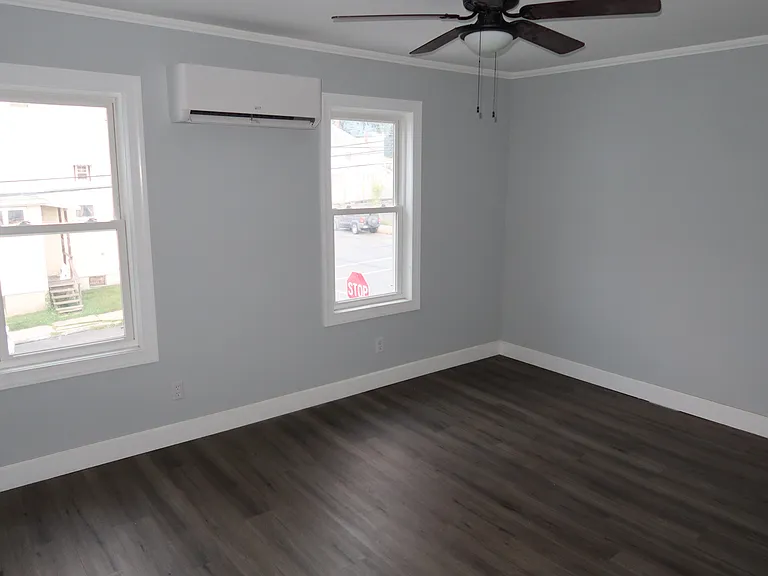 61 E Phillips St #B — Photo 5