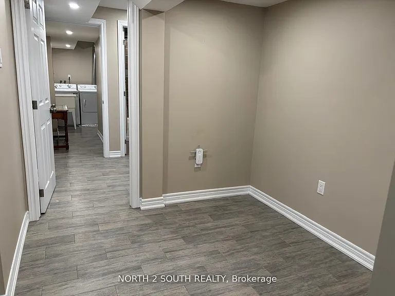 23 Vanwood Cres #BASEMENT — Photo 9