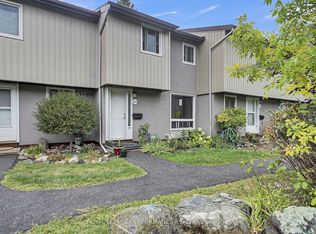 360 Woodfield Dr, Ottawa, ON K2G 3W9